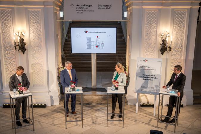 Zertifikatsverleihung familienfreundlichegemeinde 2020 © Harald Schlossko Zertifikatsverleihung familienfreundlichegemeinde 2020 © Harald Schlossko